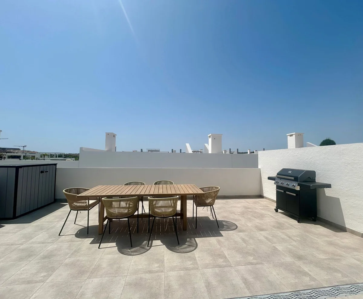 Een zonnig dakterras bij een vakantiewoning